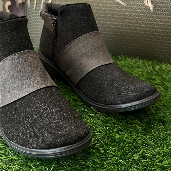 Bzees Billie Booties Soft Black and Gray Women's Ankle Boots Size 9 GUC! - Picture 6 of 17